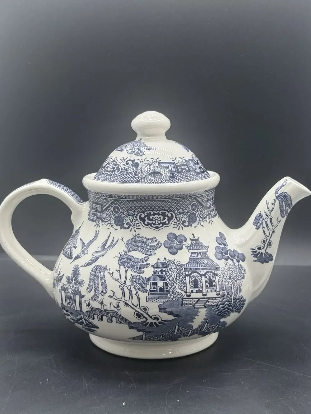 CHURCHILL Classic Blue Willow Georgian Shape Tea Pot Staffordshire, England